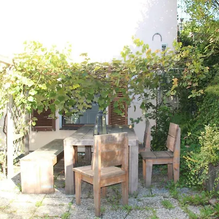 Apartment Ferienwohnung Mit Garten